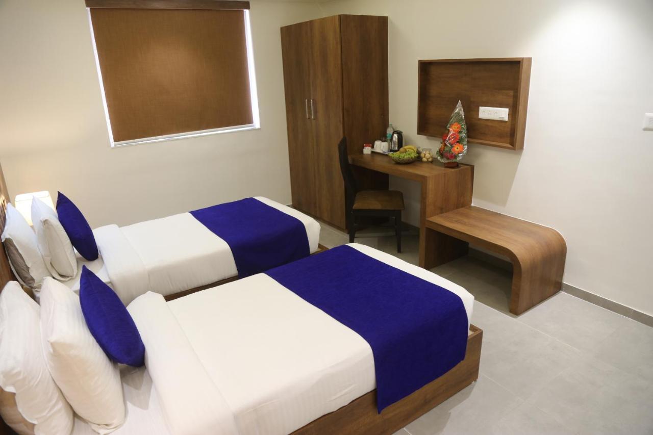 ראג'קוט Hotel Nova Pride מראה חיצוני תמונה