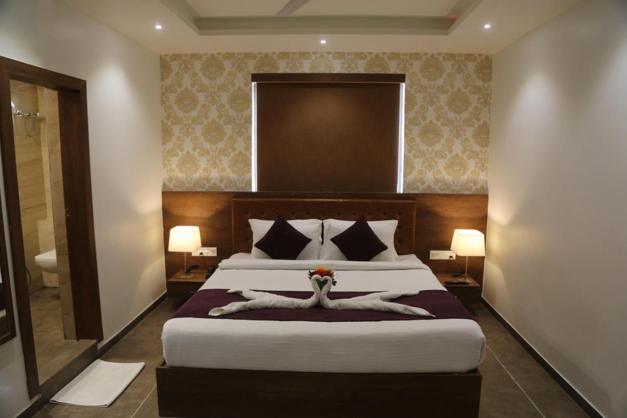 ראג'קוט Hotel Nova Pride מראה חיצוני תמונה