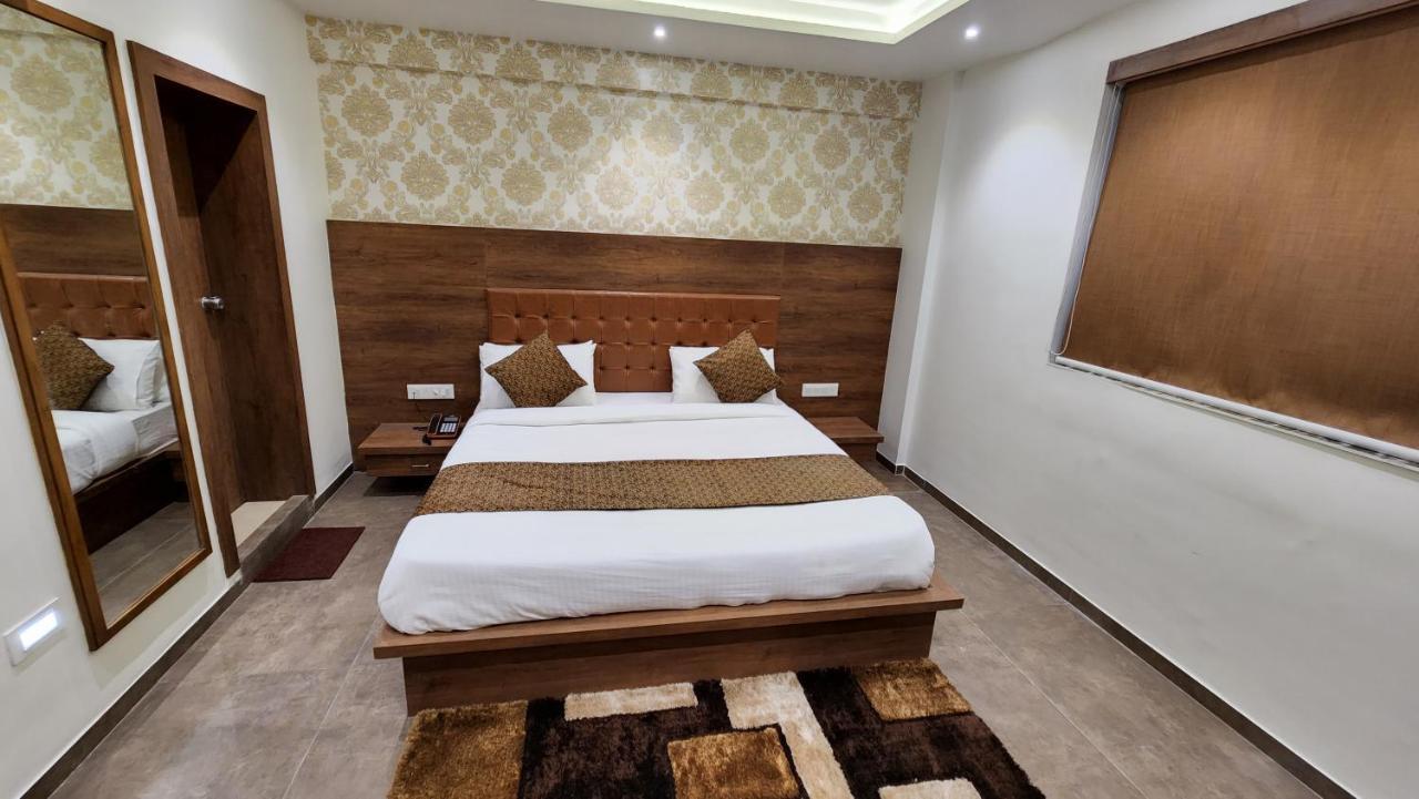 ראג'קוט Hotel Nova Pride מראה חיצוני תמונה