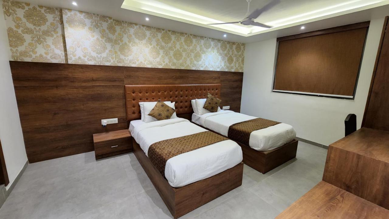 ראג'קוט Hotel Nova Pride מראה חיצוני תמונה