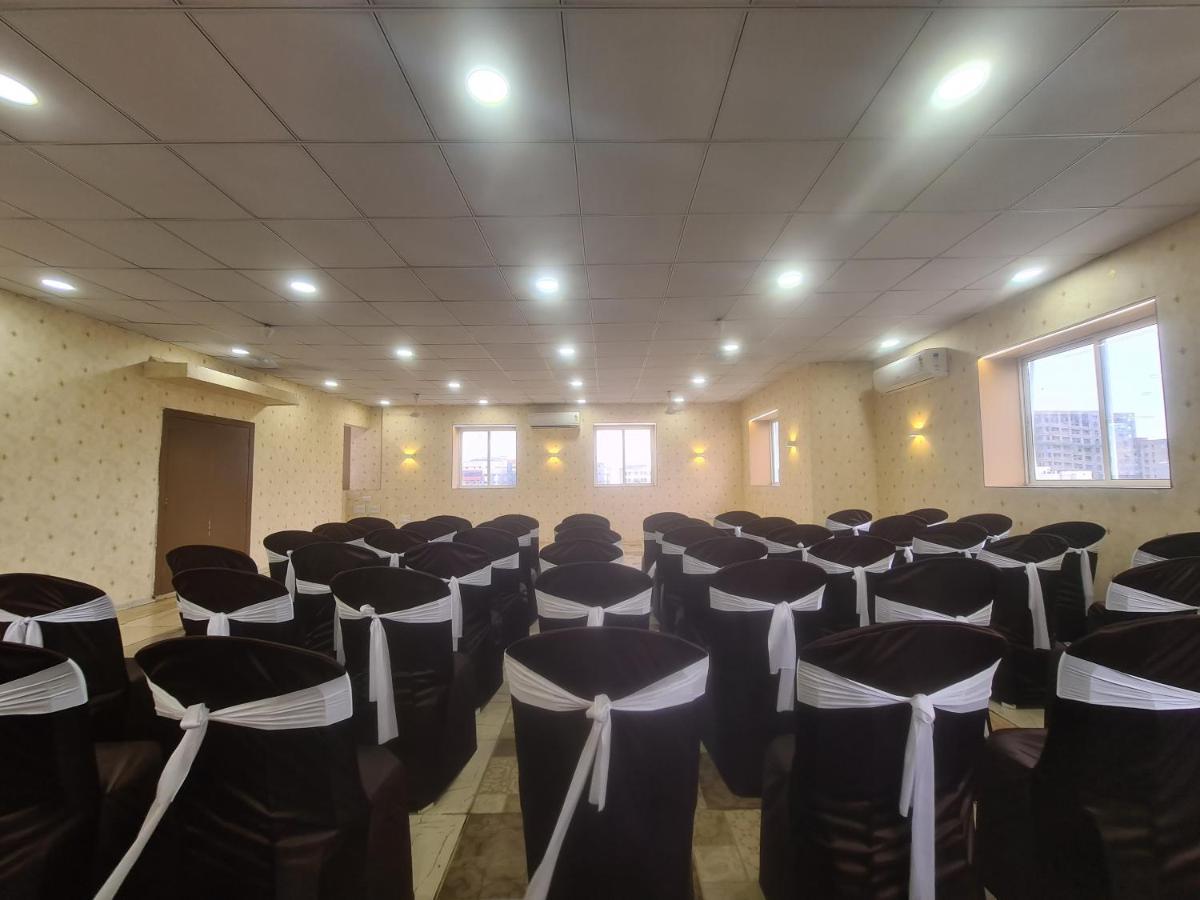 ראג'קוט Hotel Nova Pride מראה חיצוני תמונה