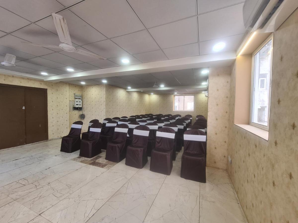 ראג'קוט Hotel Nova Pride מראה חיצוני תמונה