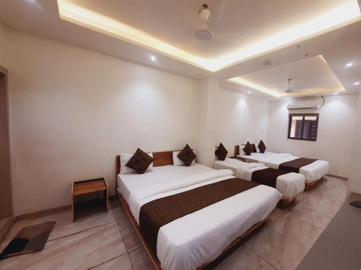 ראג'קוט Hotel Nova Pride מראה חיצוני תמונה