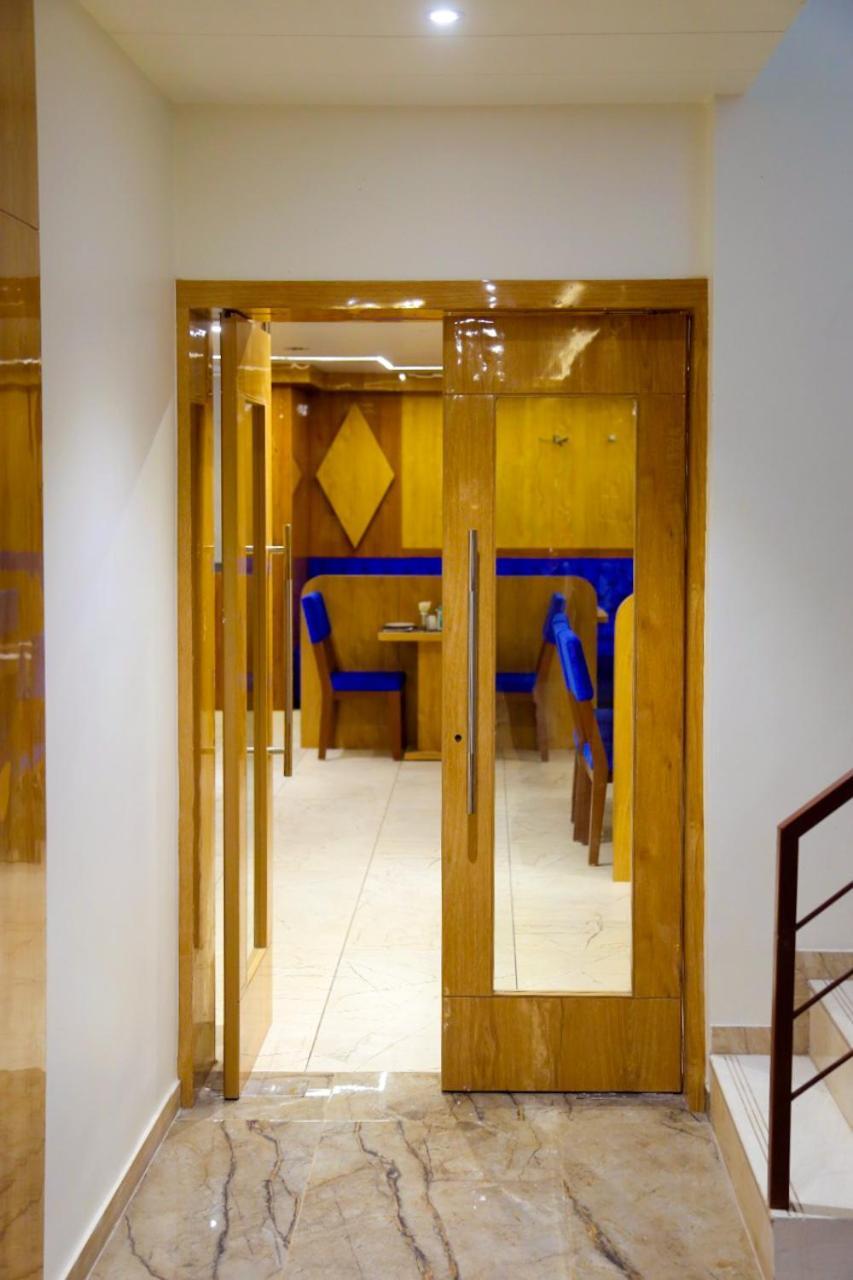 ראג'קוט Hotel Nova Pride מראה חיצוני תמונה