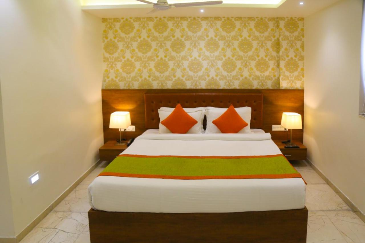 ראג'קוט Hotel Nova Pride מראה חיצוני תמונה