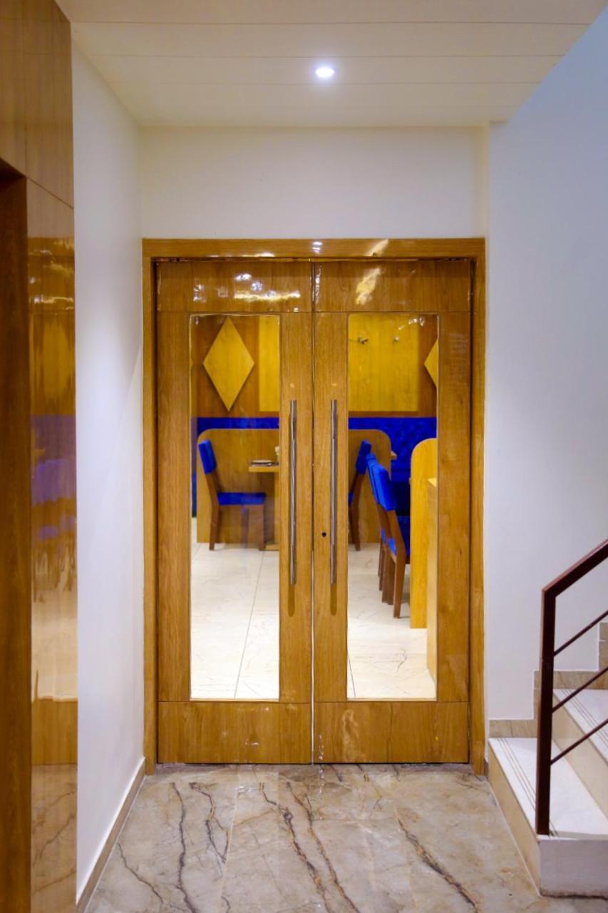 ראג'קוט Hotel Nova Pride מראה חיצוני תמונה