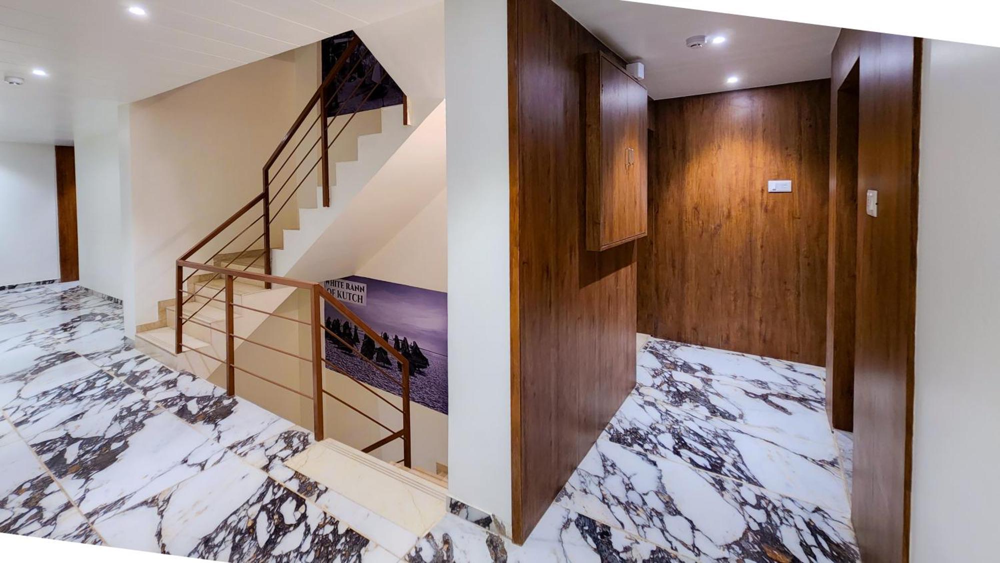 ראג'קוט Hotel Nova Pride מראה חיצוני תמונה