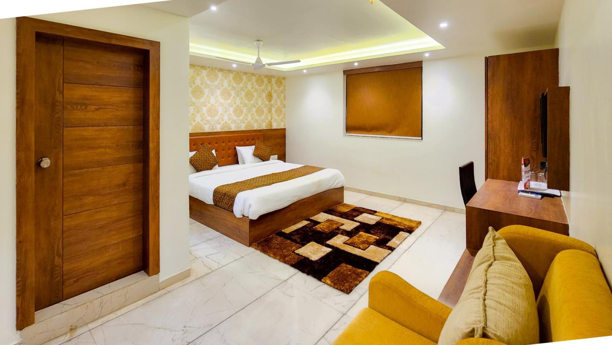 ראג'קוט Hotel Nova Pride מראה חיצוני תמונה