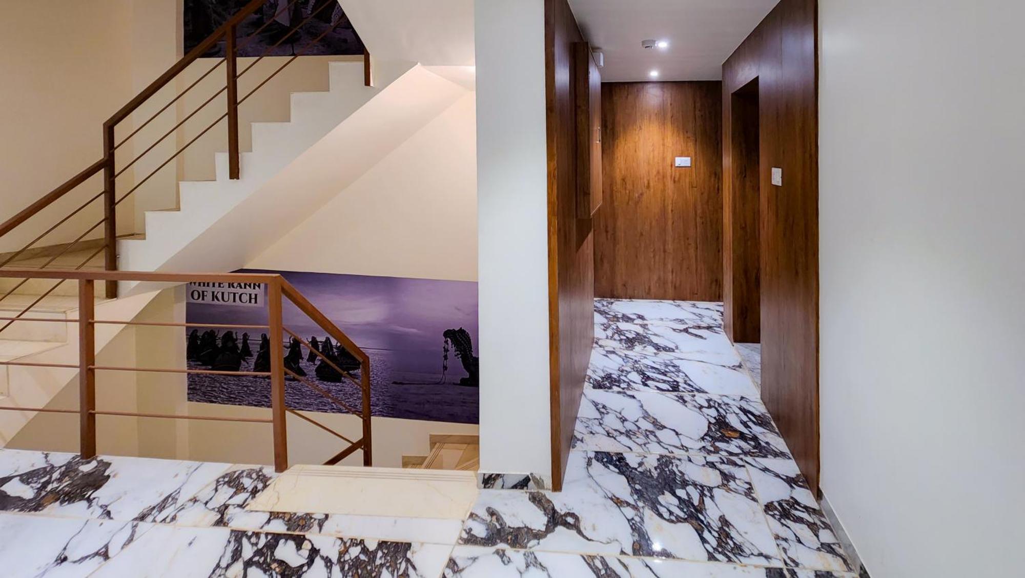 ראג'קוט Hotel Nova Pride מראה חיצוני תמונה