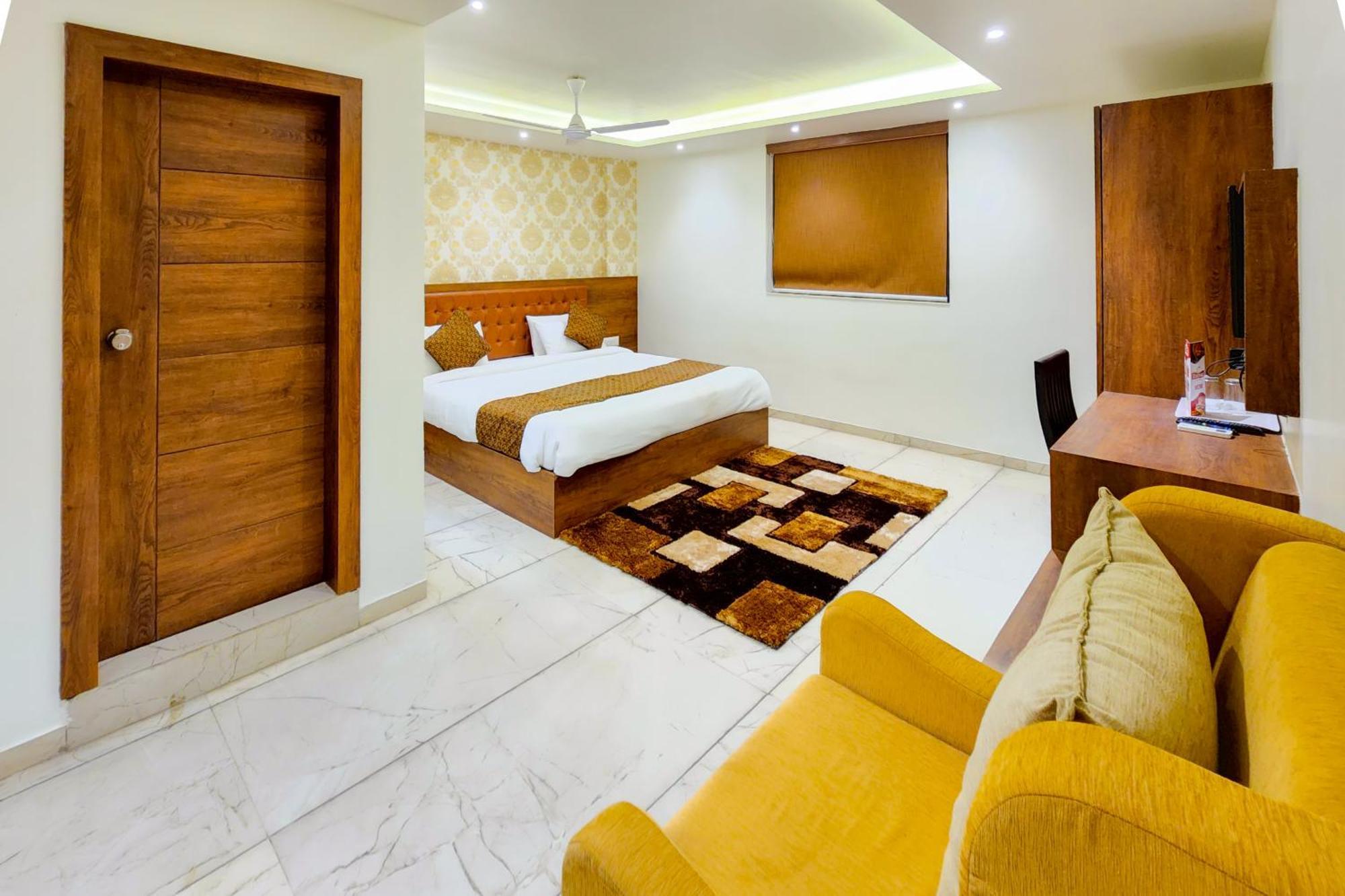 ראג'קוט Hotel Nova Pride מראה חיצוני תמונה
