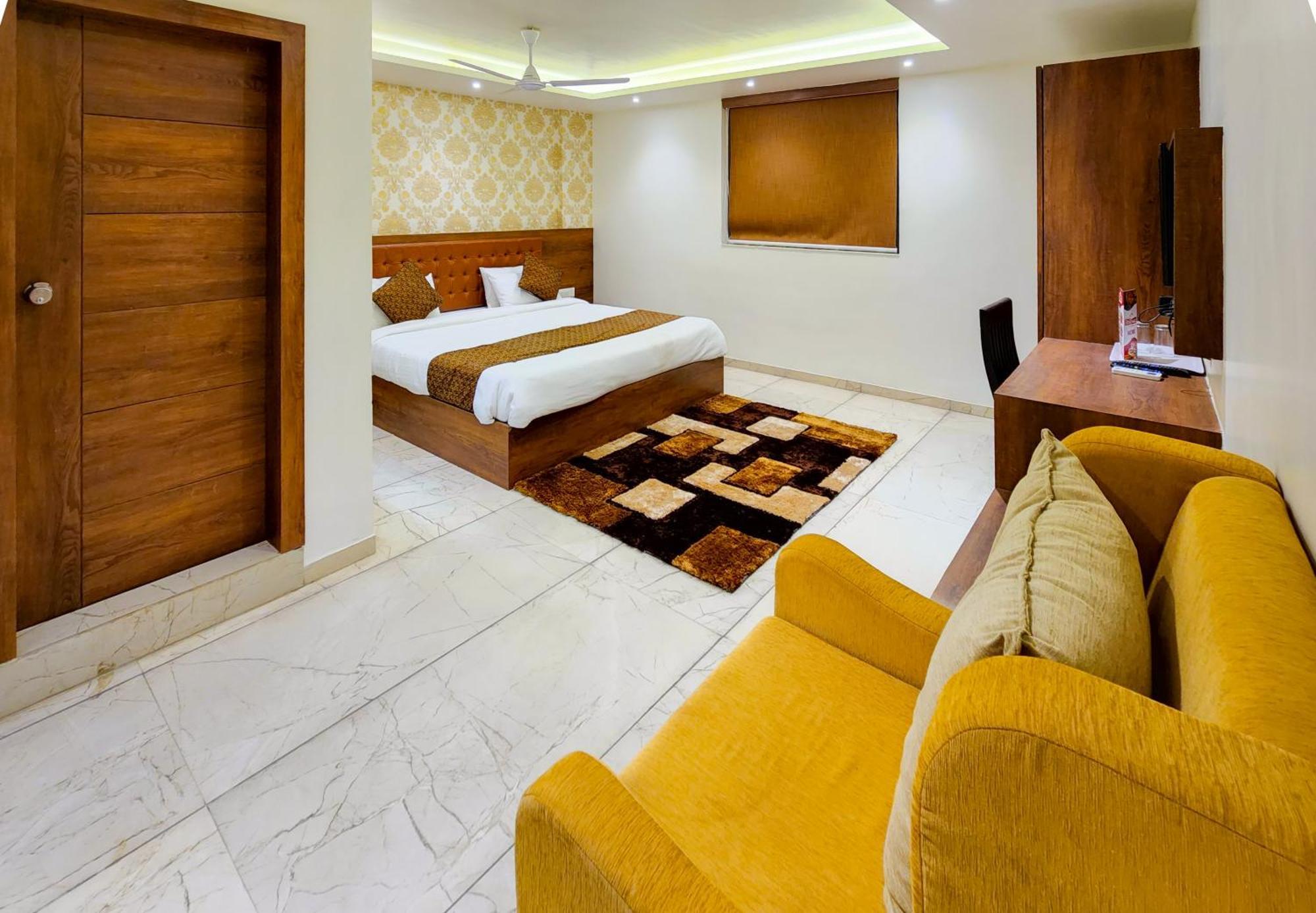 ראג'קוט Hotel Nova Pride מראה חיצוני תמונה