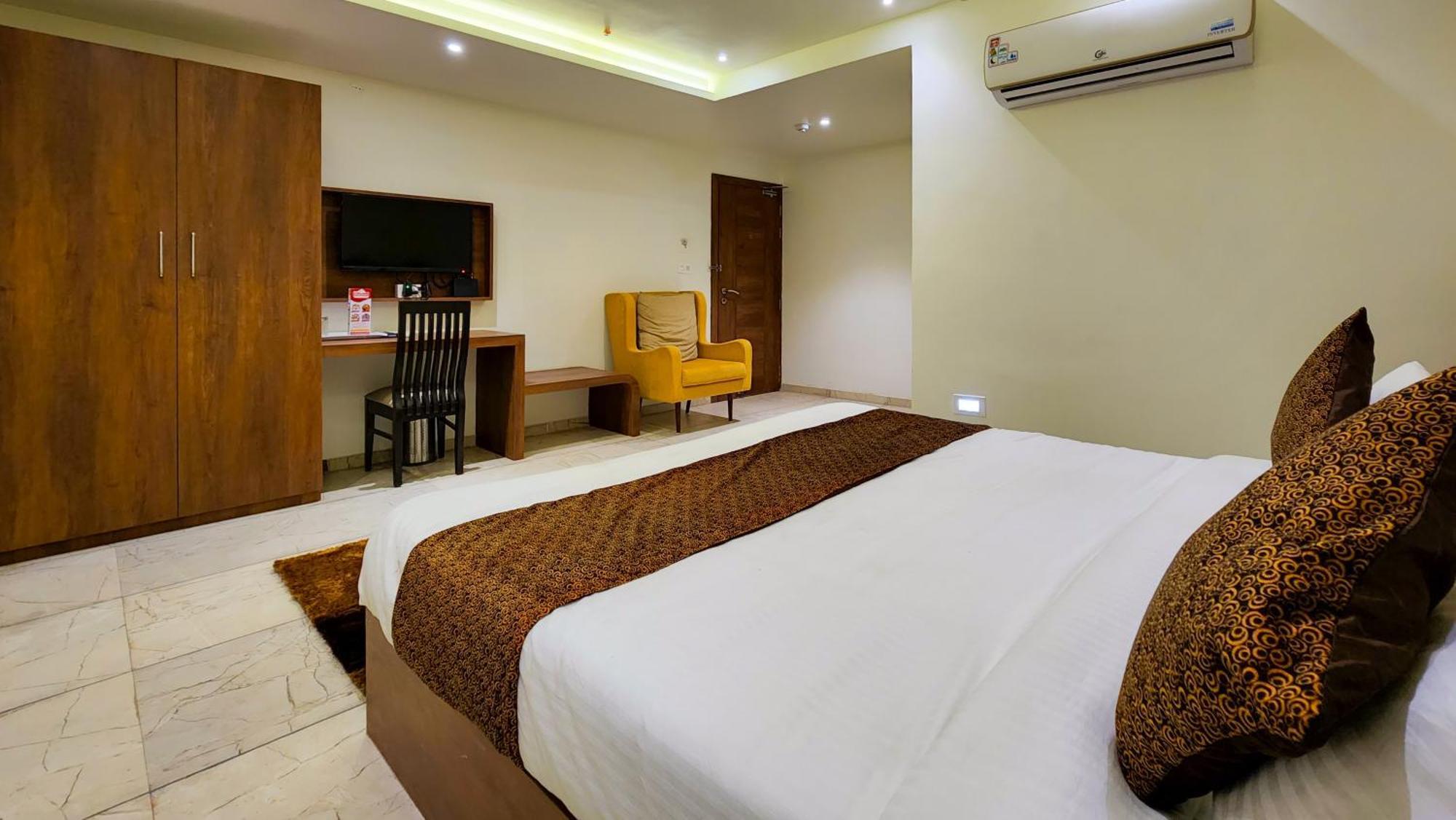 ראג'קוט Hotel Nova Pride מראה חיצוני תמונה
